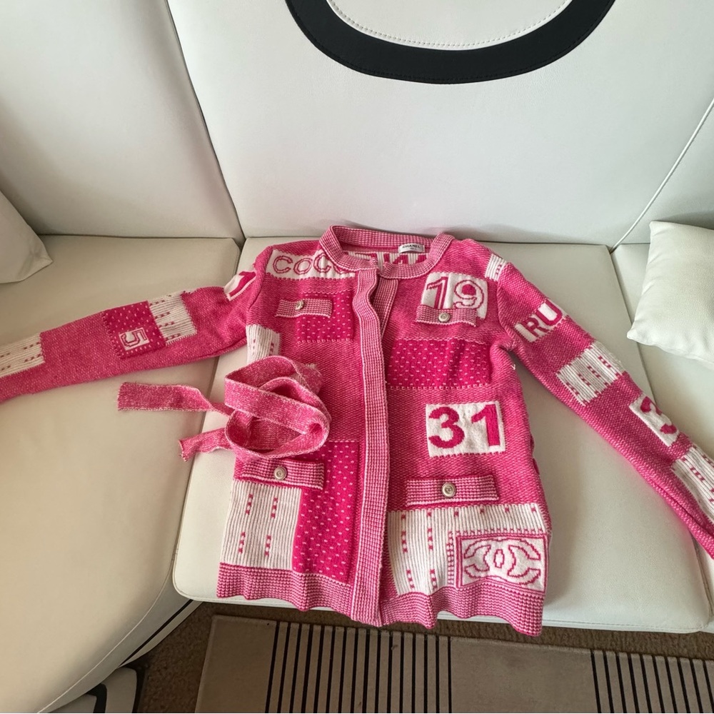 💕pink cardigan💕